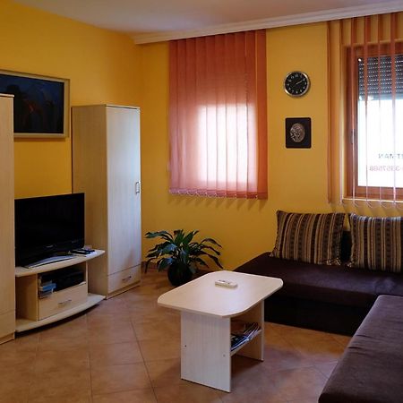 Vár-Torony Apartman Gyula Esterno foto