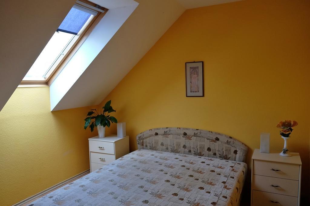 Vár-Torony Apartman Gyula Esterno foto