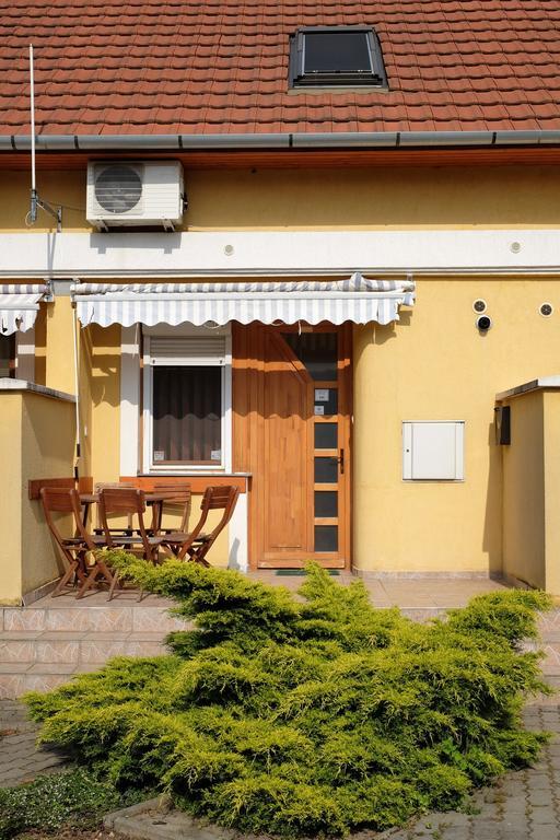 Vár-Torony Apartman Gyula Esterno foto