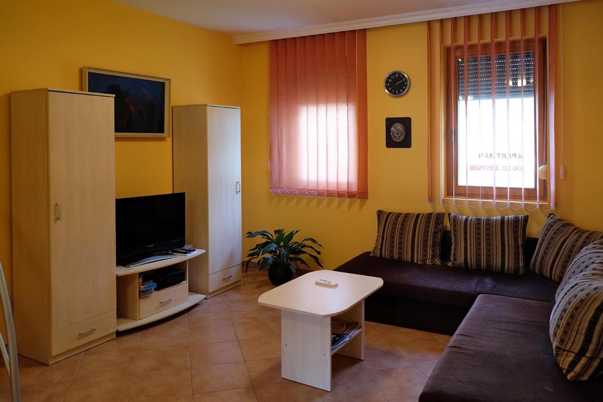 Vár-Torony Apartman Gyula Esterno foto
